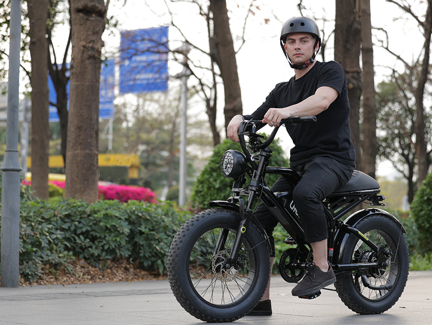 Spark 20x4.0"  Moped-Style  E-Bike, Lifestyle